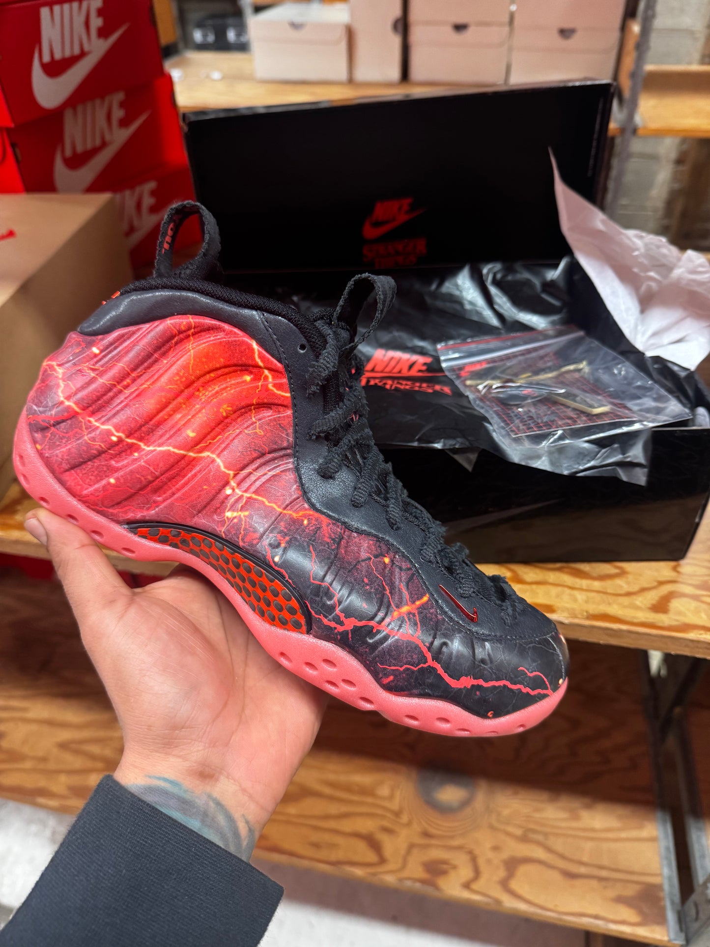 Nike foamposits “Stranger Things” Men’s