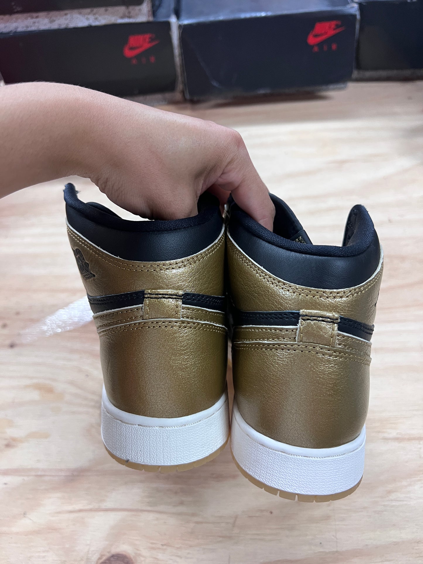 Air Jordan 1 “Blavk metallic Gold”