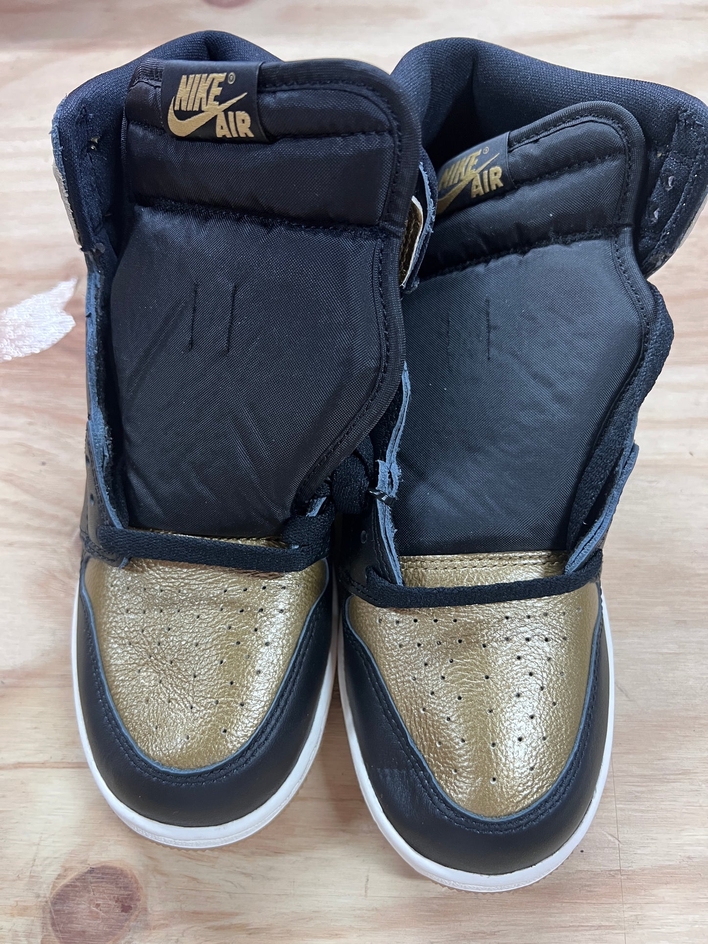 Air Jordan 1 “Blavk metallic Gold”