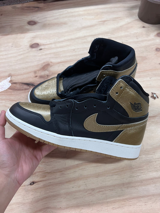 Air Jordan 1 “Blavk metallic Gold”