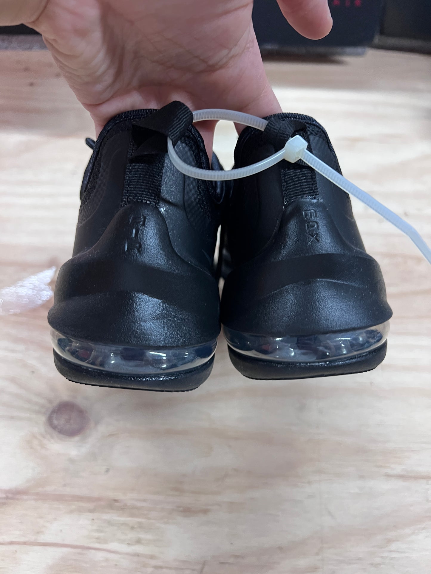 Nike Air Max Axis Triple Black (w)