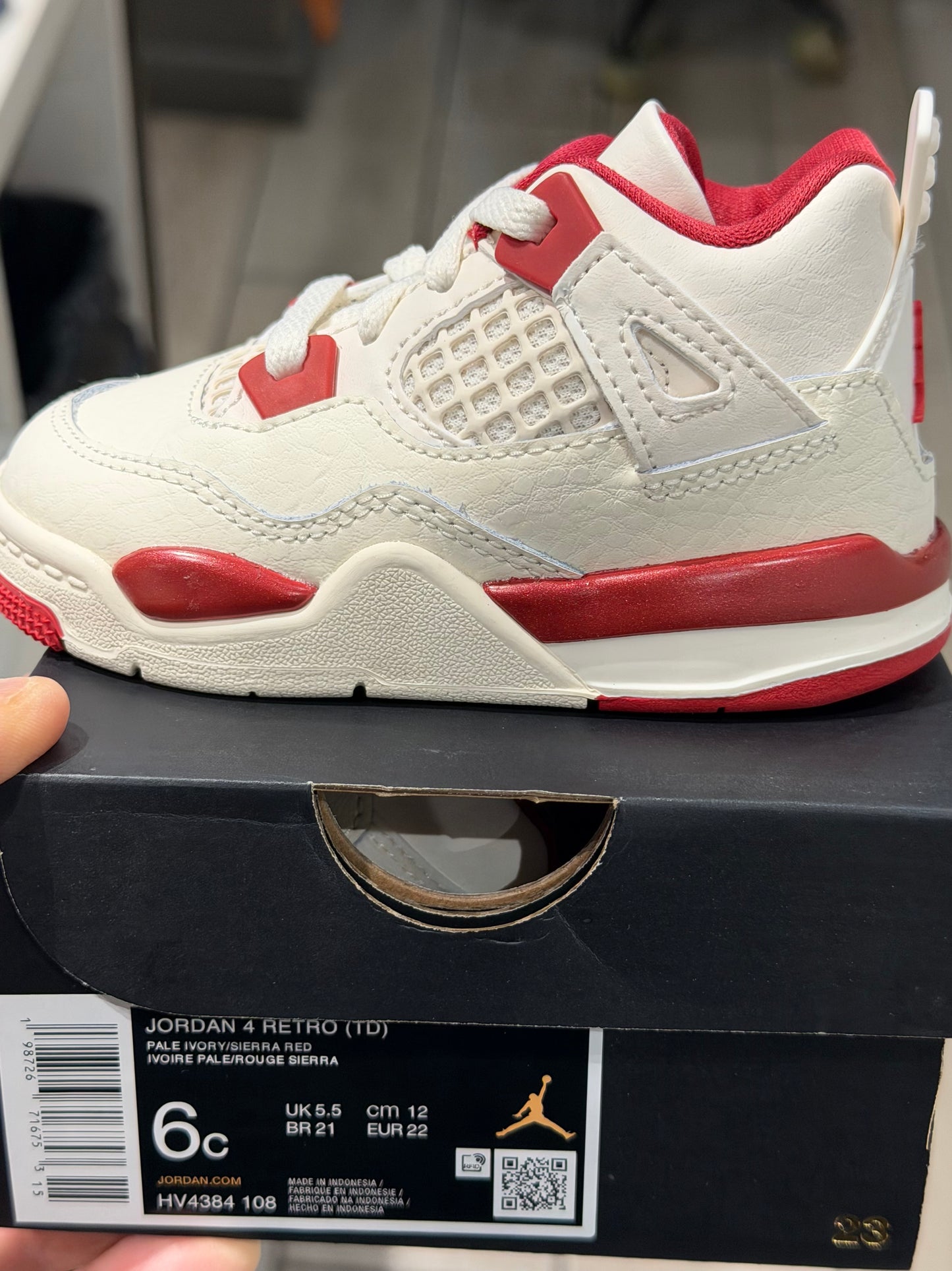 Air Jordan retro 4 “ Valentine Day” Toddlers 