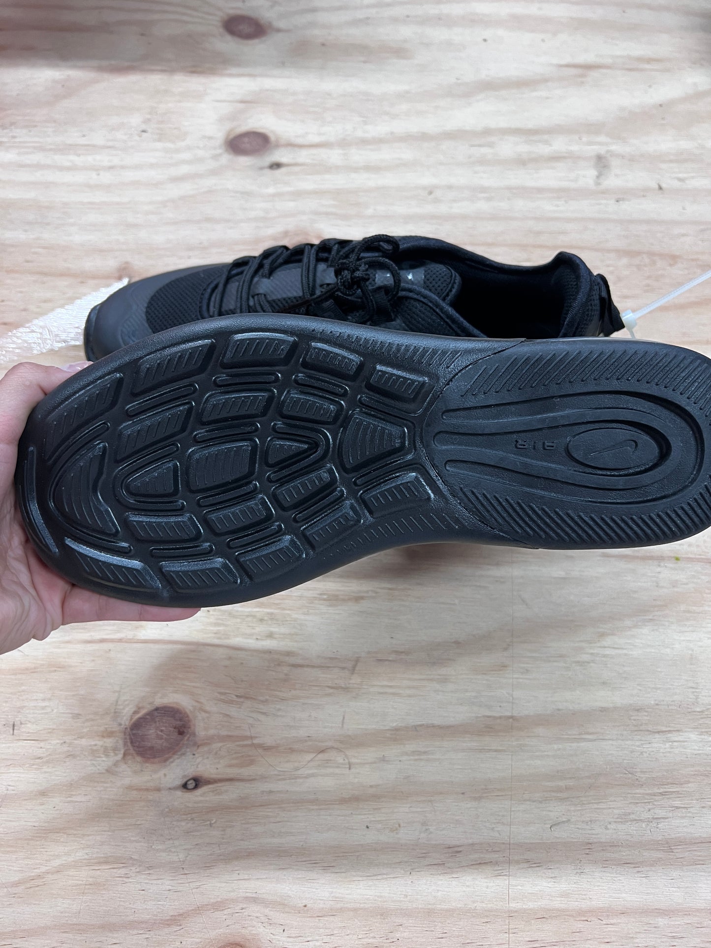 Nike Air Max Axis Triple Black (w)