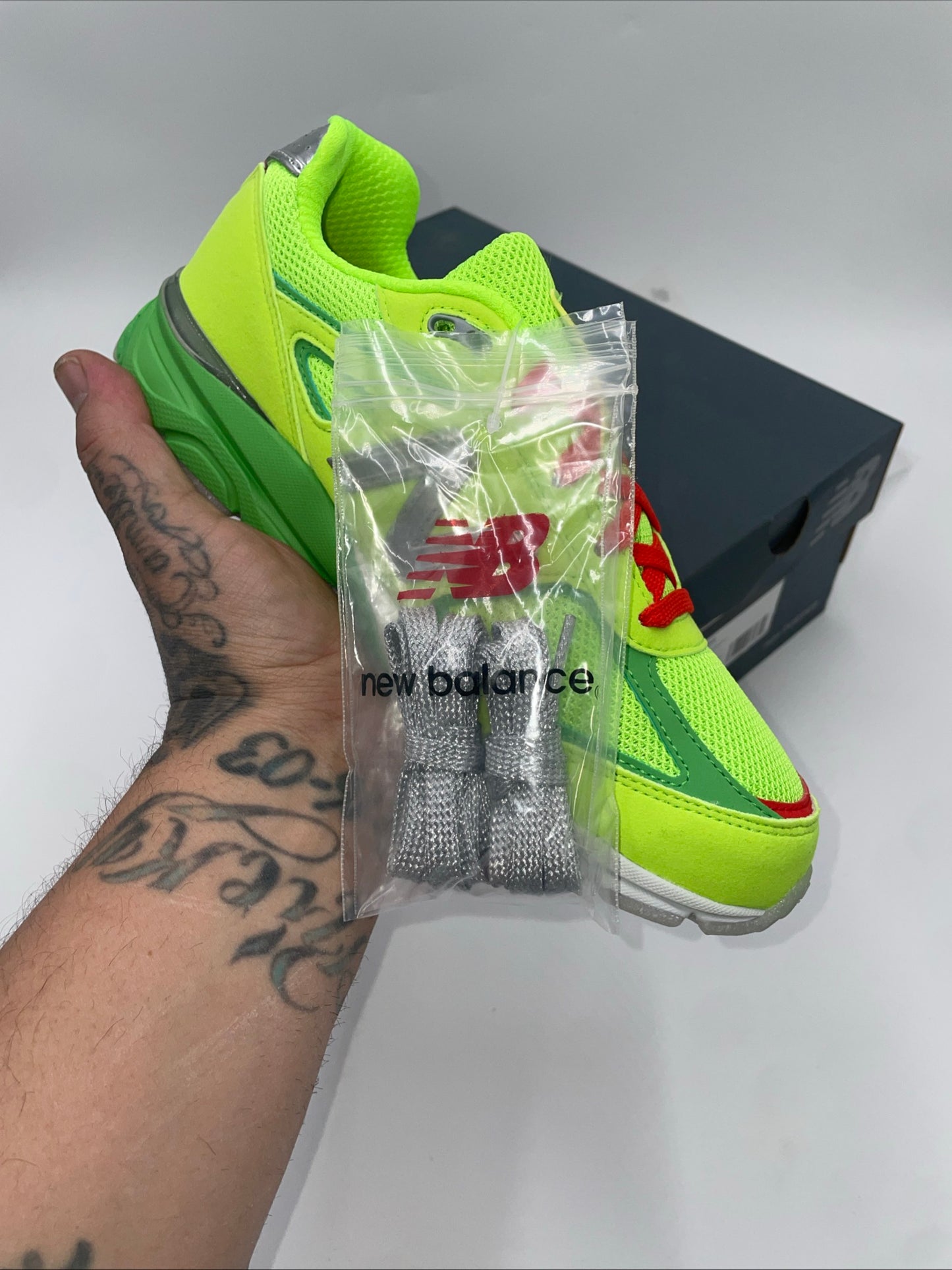 New Balance 99vo4 (dtlr festive)