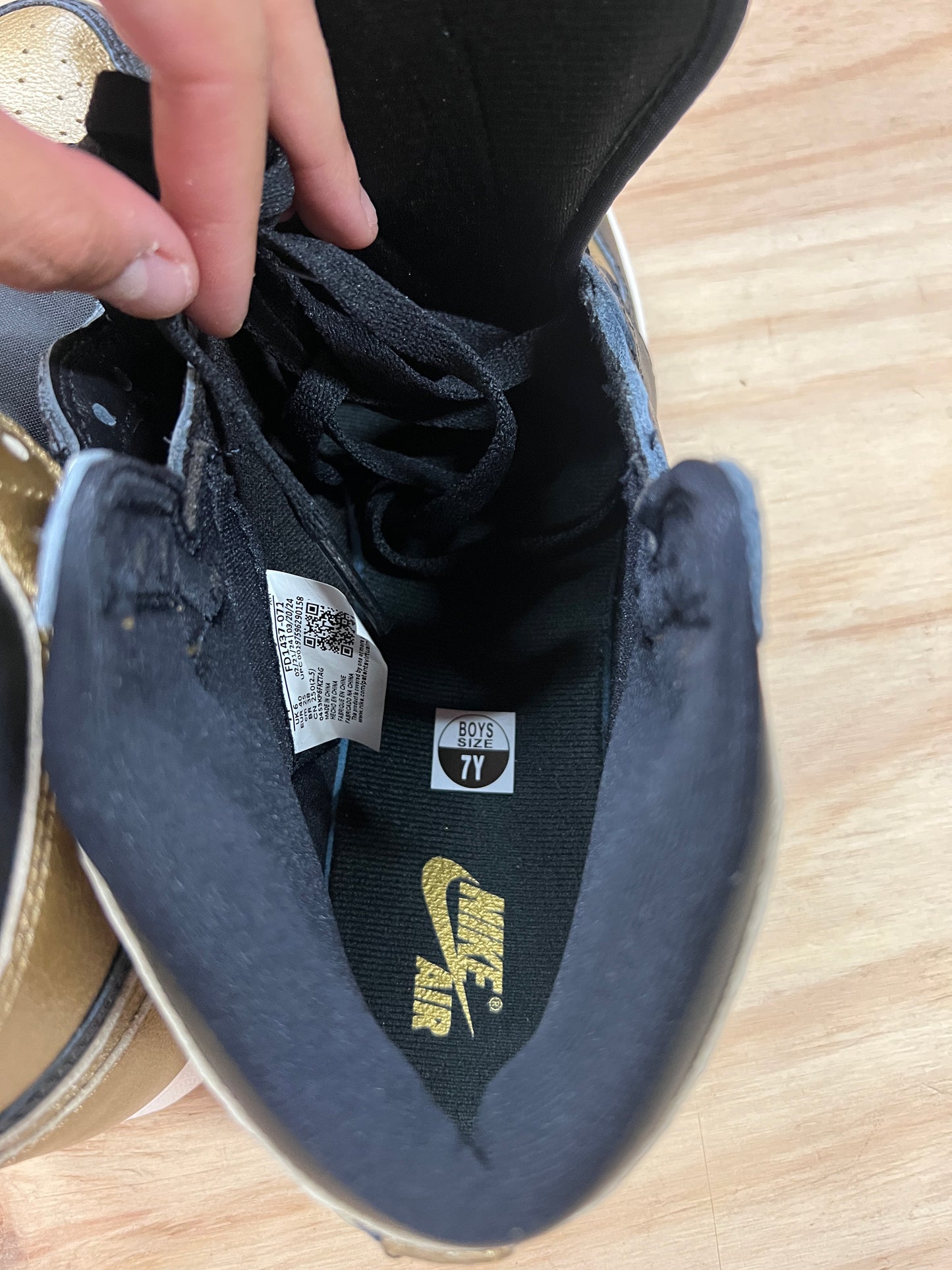 Air Jordan 1 “Blavk metallic Gold”