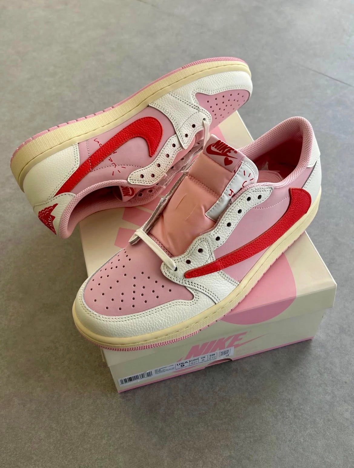 Travis Scott Jordan 1 low “tropical pink”