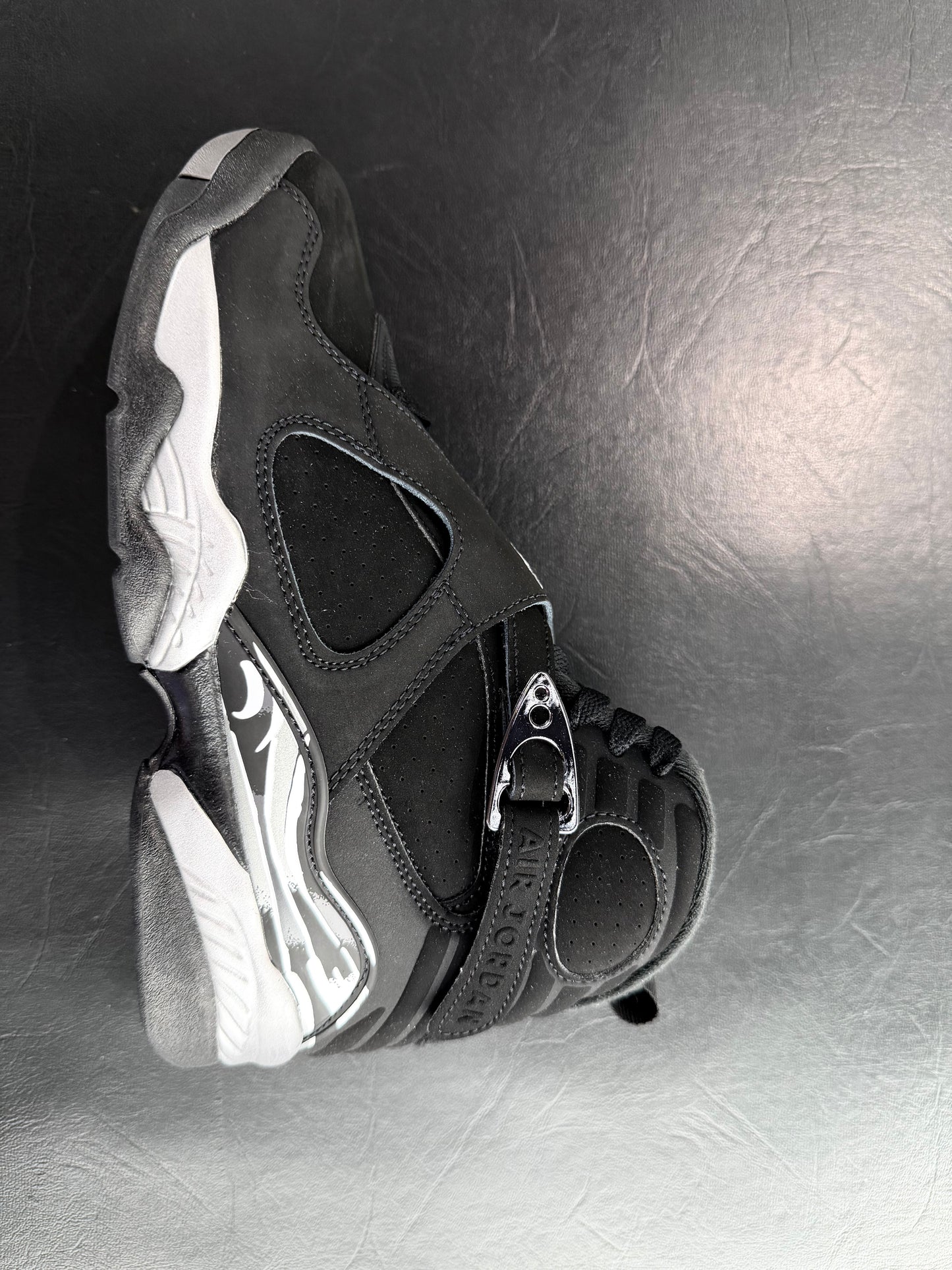 Jordan retro 8s ‘Chrome’ Grade school